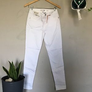 YMI Wanna better but white jeans